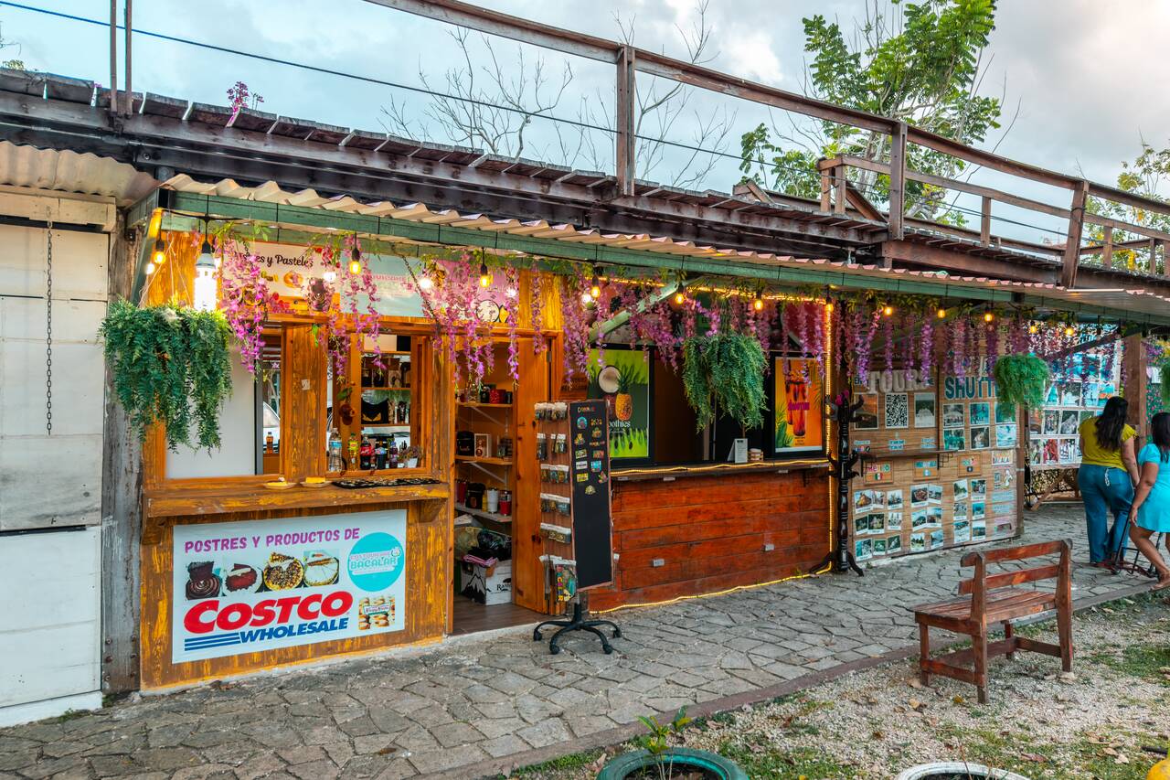 Souvenir shops at Zócalo Park