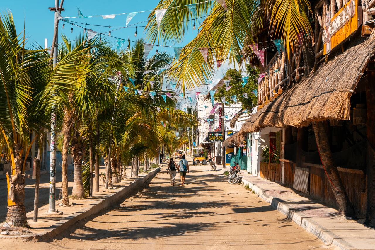 The unpaved street of Holbox