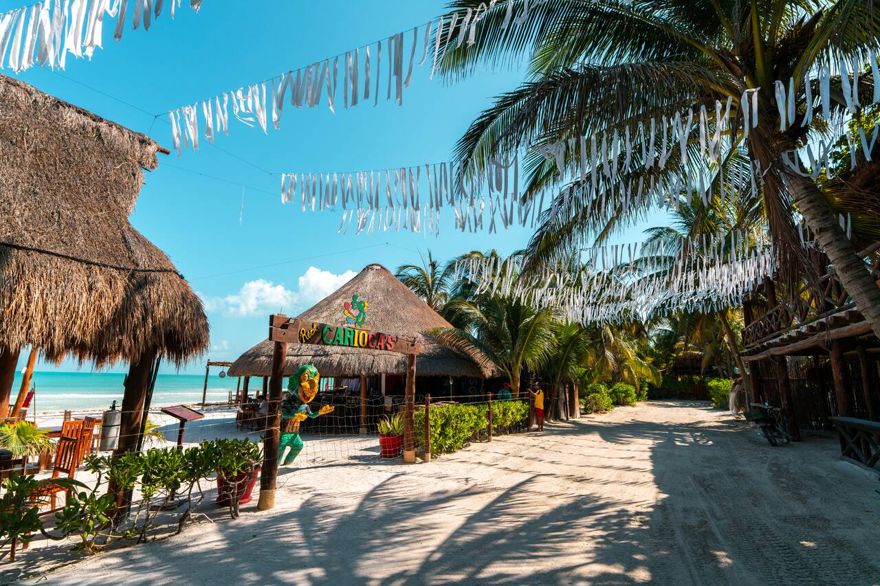 The walking path along Playa Holbox