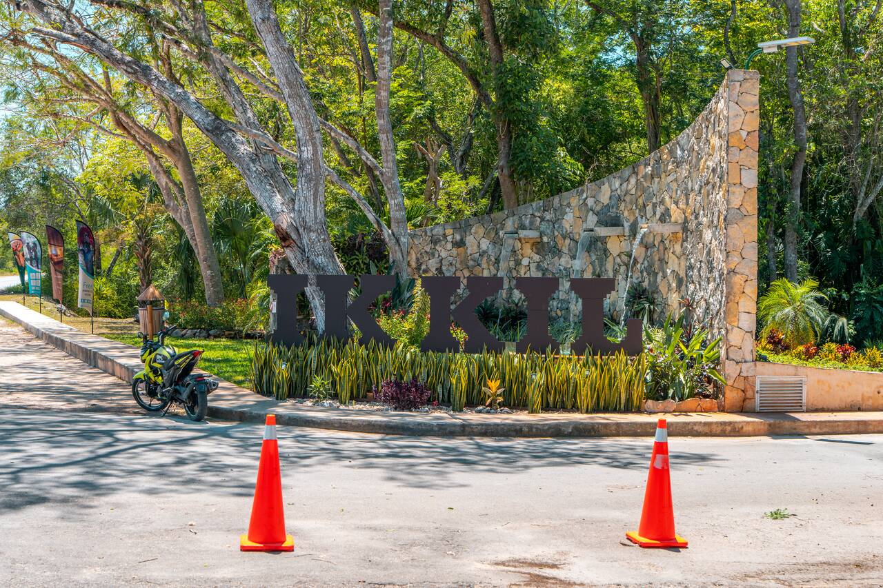 The entrance of Ik Kil where the colectivo will pick you up