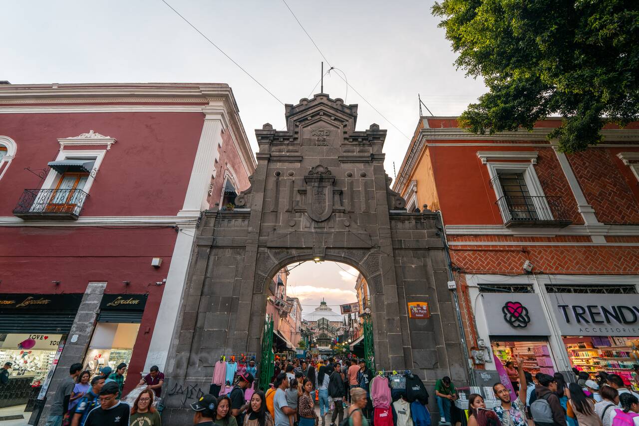 The gate to Calle De Los Dulces