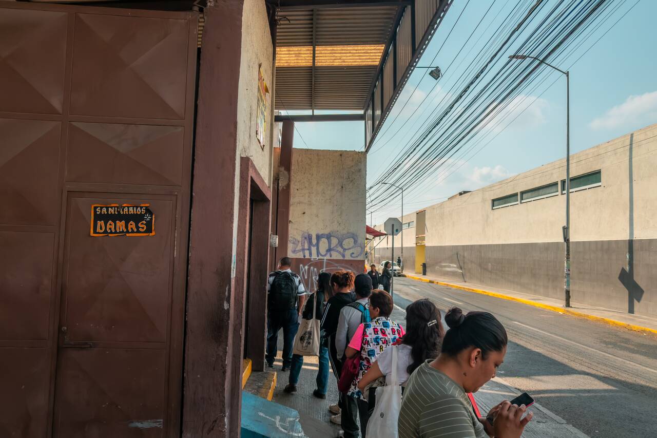 The queue waiting to get on the Puebla to Cholula bus