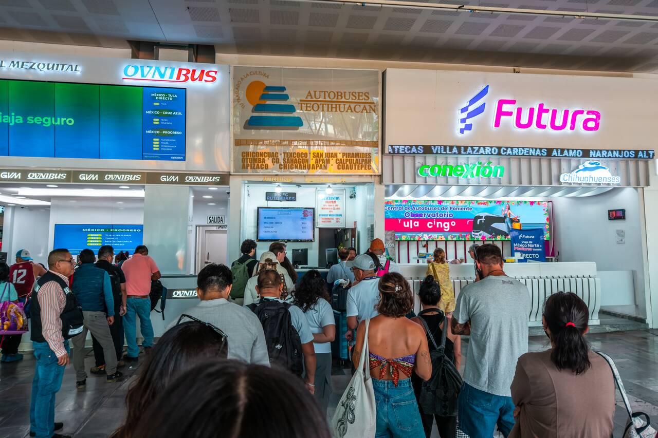The queue to buy bus ticket from Mexico City to Teotihuacan