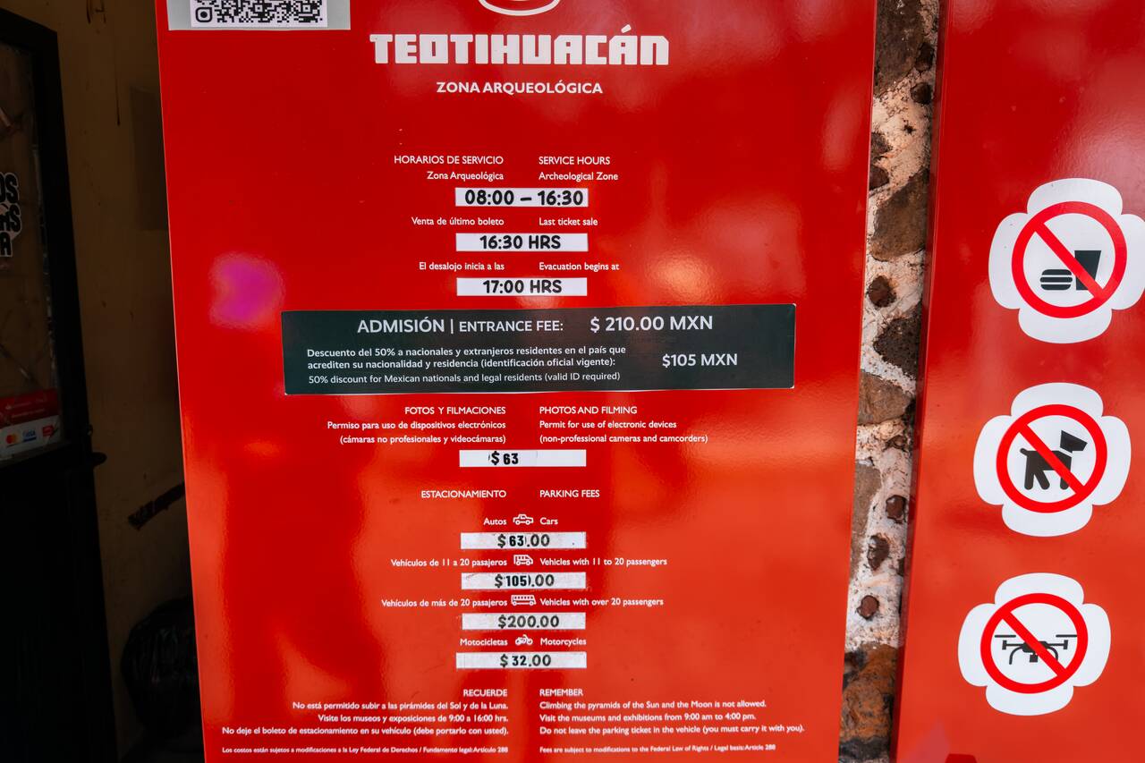 Entrance Fee and opening hours sign at the entrance of Teotihuacan