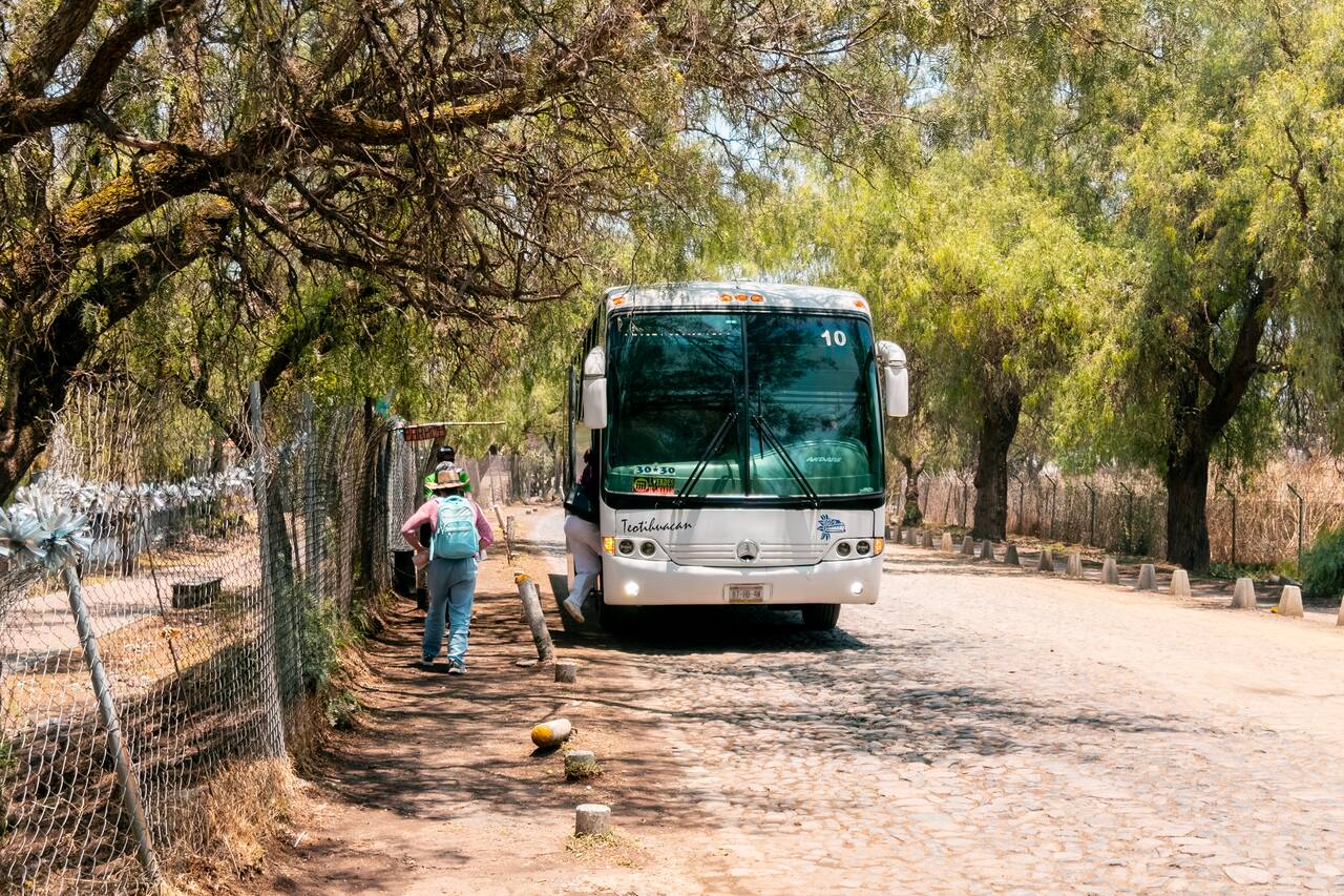 Where you can get on the bus to go back from Teotihuacan to Mexico City