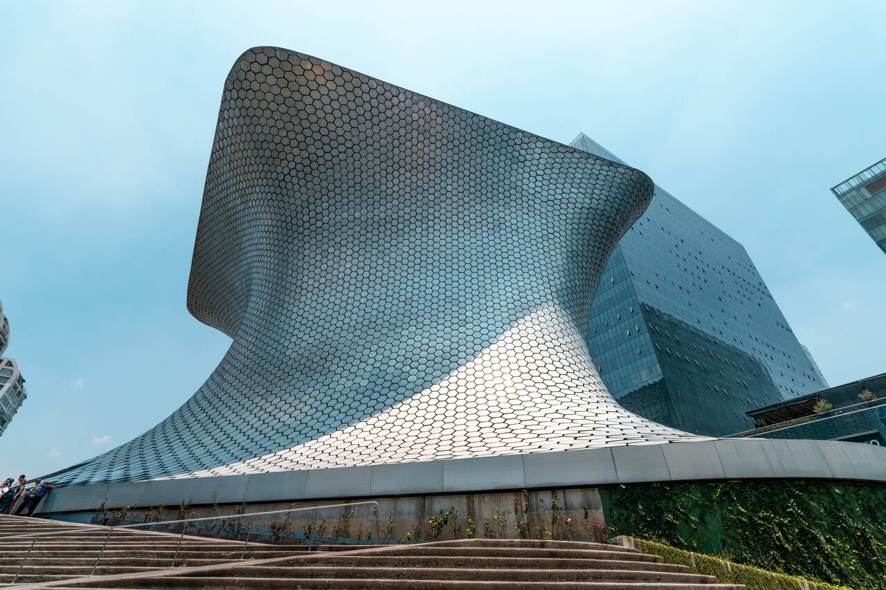 The exterior of Museo Soumaya