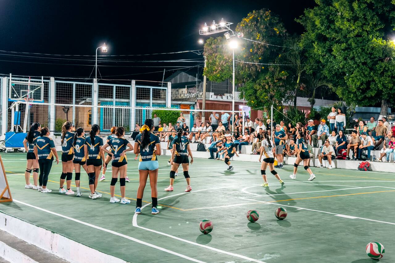 A volleyball competition at Flores Peten Park