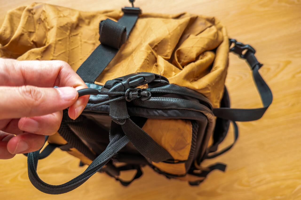 The Accessing the Rear Camera and Laptop Compartment Requires an Extra Step example of Compagnon Element Backpack