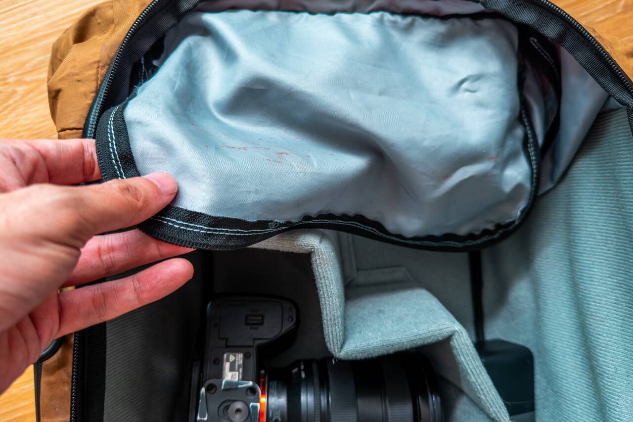 Flimsy Top-Bottom Divider of Compagnon Element Backpack