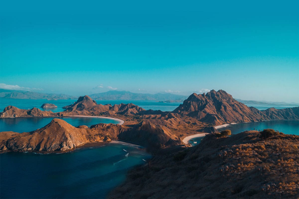 Travel Gear Guide Background Image