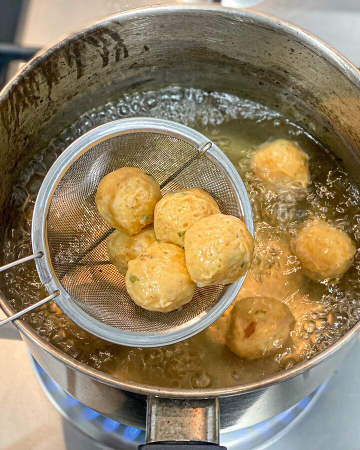 Boiled the shrimp balls for 5 minutes.