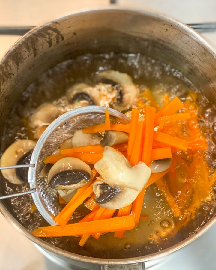 Blanching the mushroom and carrot for a short time.