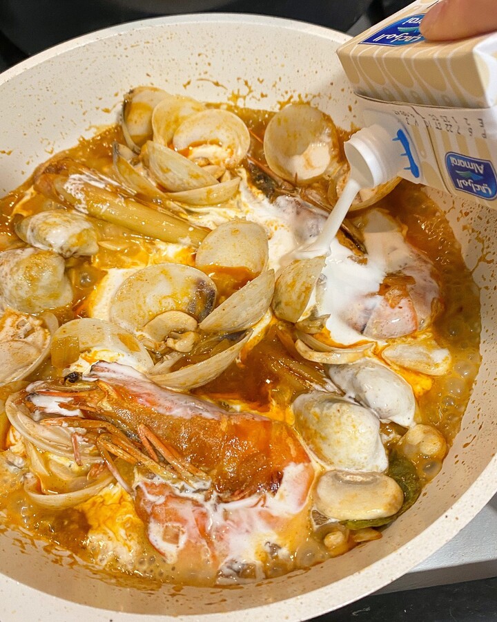 Add cooking cream and stir for a minute.