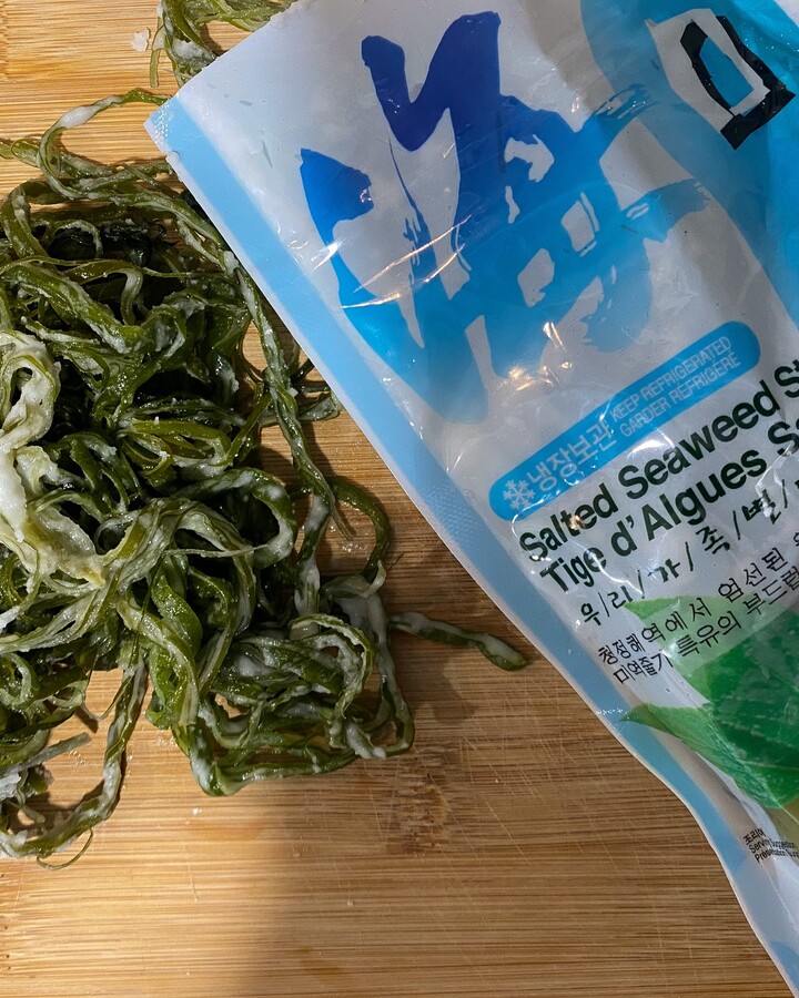 Open the salted seaweed stem package.