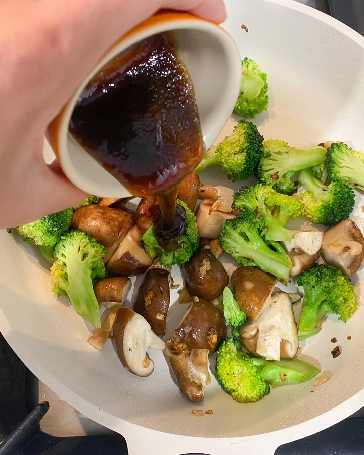 Add all sauce and stir until thickened sauce for another 3 minutes. But if it too sticky, you can also add some water.