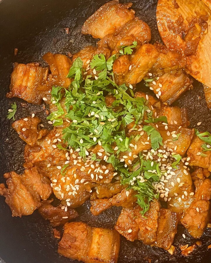 Sprinkle with sesame and chopped coriander.
