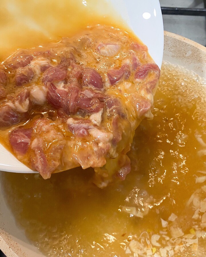 Add the soup stock or water over high heat then add marinated pork.