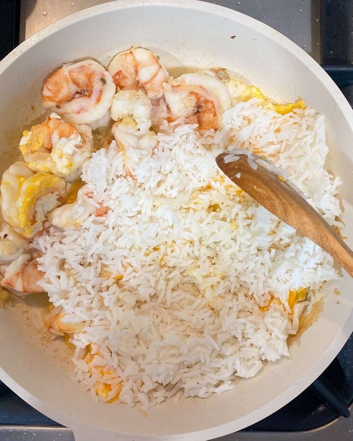 Add the rice, stirring for 2 minutes.