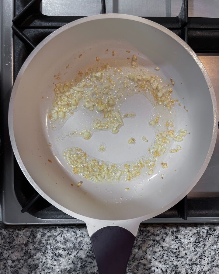 Heat a pan over medium high heat, add garlic, and stir for 2-3 minutes until fragrant.