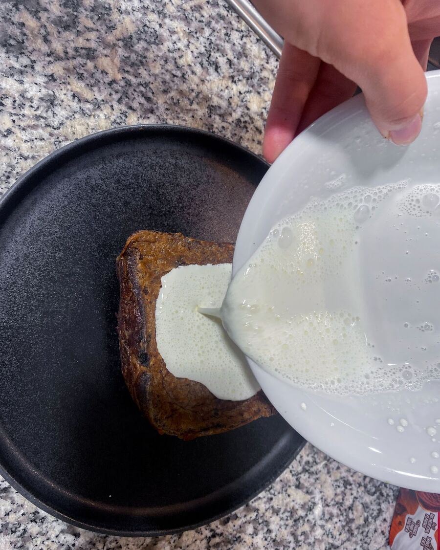 Pour the whipped cream lava into the center of the bread until it reaches the top.