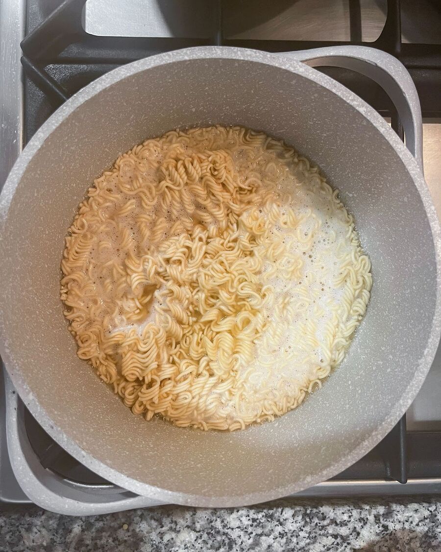 Boil water in a pot on high heat. Add the dry noodles to the pot and cook for 2 minutes. Drain the water and make sure to remove the noodles from the pot so they don't overcook and become too soft for stir-frying. 