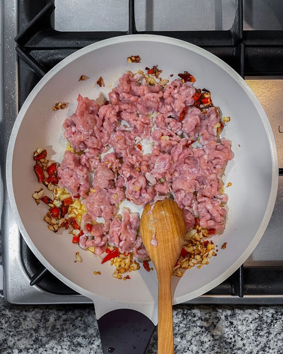 Put the minced pork into the pan and keep stirring until it is fully cooked. 