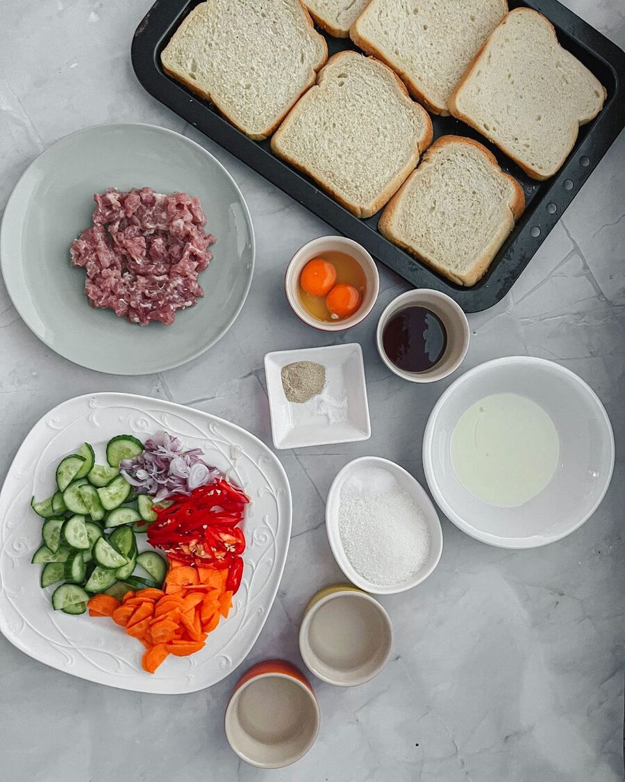 Start by gathering all the ingredients, and let the bread sit outside of the plastic bag for around 15 to 20 minutes to allow it to dry before cooking.