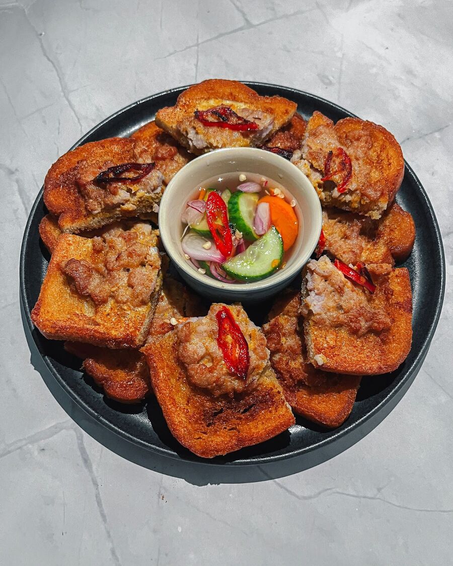 Cut each piece of bread into four squares and serve them with "Ajad" or enjoy them plain or with Thai sweet chili sauce. Enjoy!