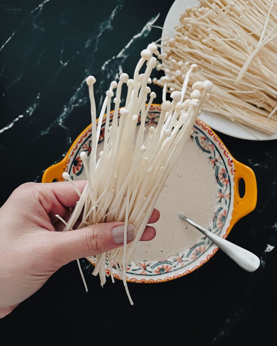 Separate the Enoki mushrooms from each other, but keep them attached at the bottom to form small bundles. If some of the mushrooms become loose and separate from the bottom, don't worry - you can still use them. Simply keep them together and dip them into the batter along with the others.