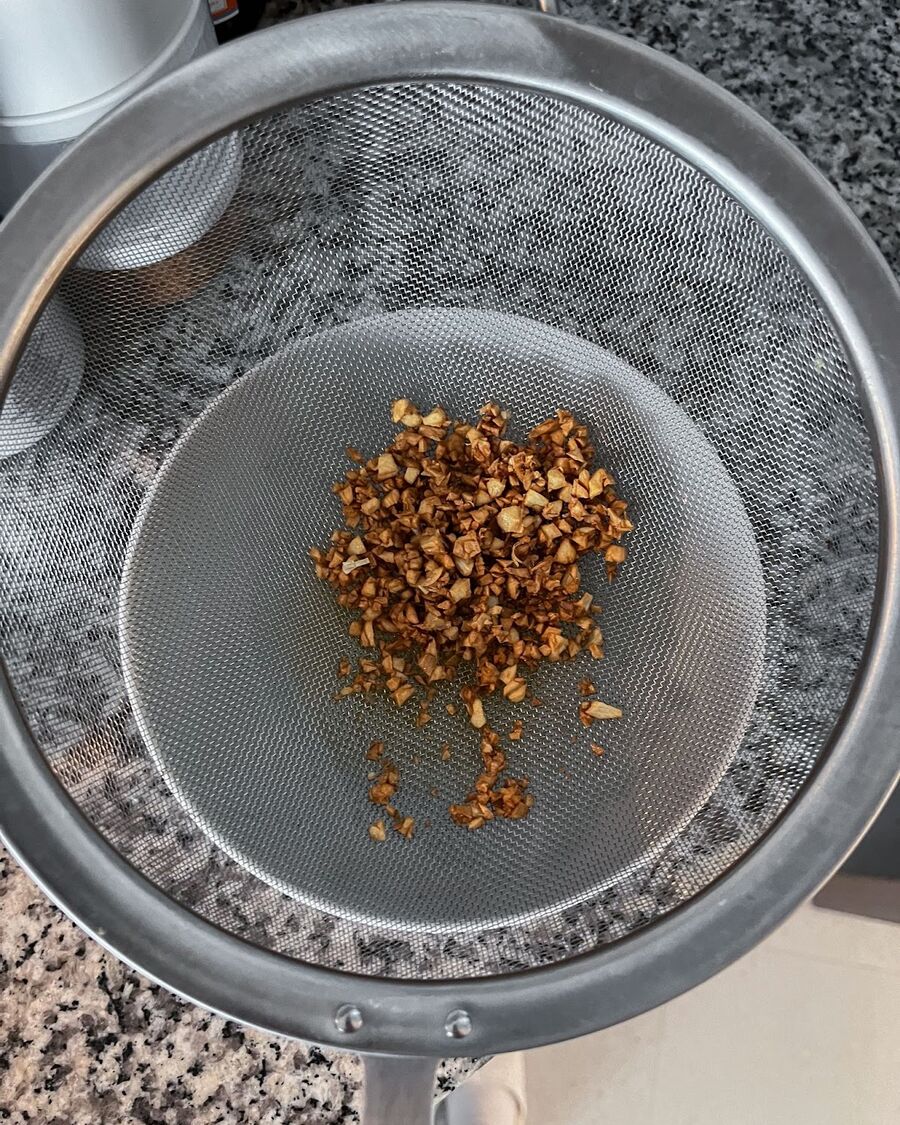 Remove the fried garlic immediately and drain it of any excess oil.