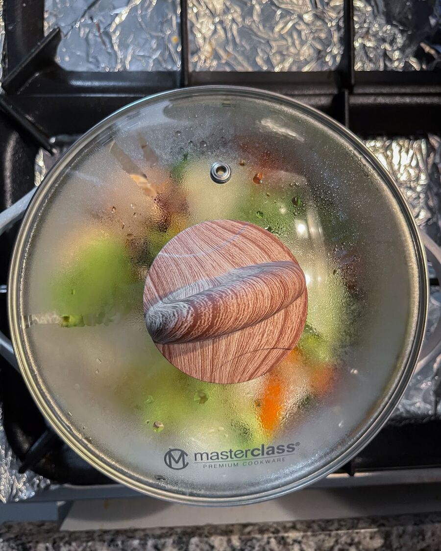 Cover the pan with the lid for about 1 minute, or until the vegetables reach your desired level of tenderness. If you prefer crunchy vegetables, leave them for a few minutes. If you prefer soft vegetables, leave them for a bit longer.