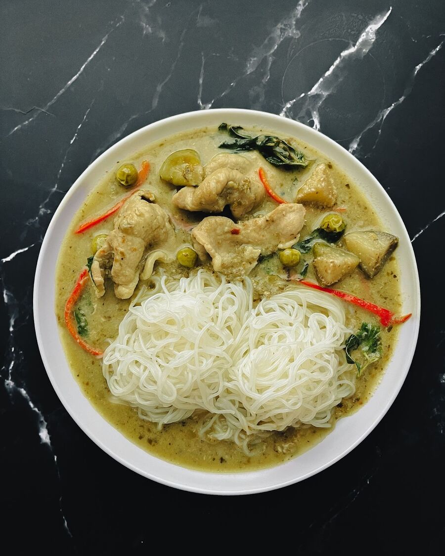 Serve the fermented rice noodles with a bowl of green curry, or you can mix them on the same dish for more flavors. Enjoy!