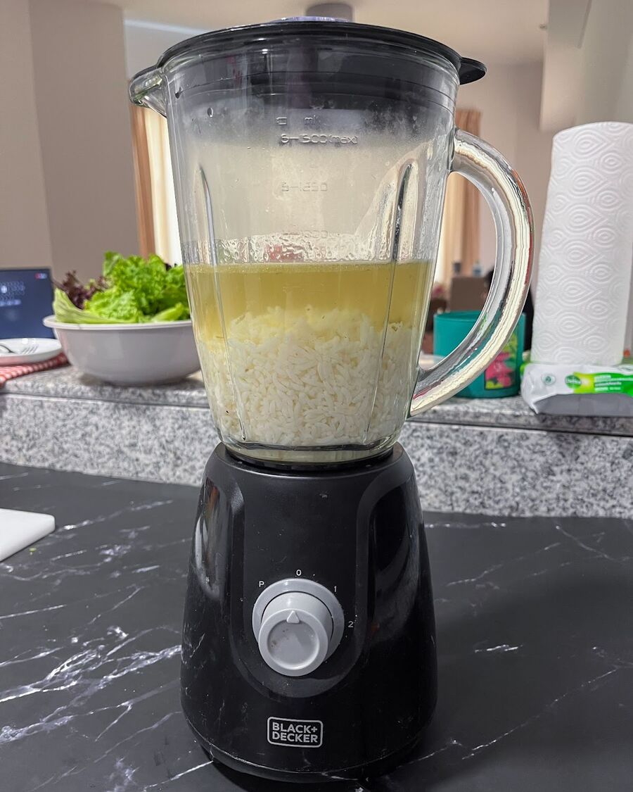 Using a food processor, blend the steamed rice with chicken broth until they are well combined. You can use approximately 2 cups of steamed rice and 3 cups of water.