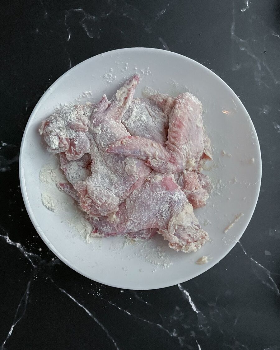 Coat the wings with crispy flour, ensuring they are evenly coated.