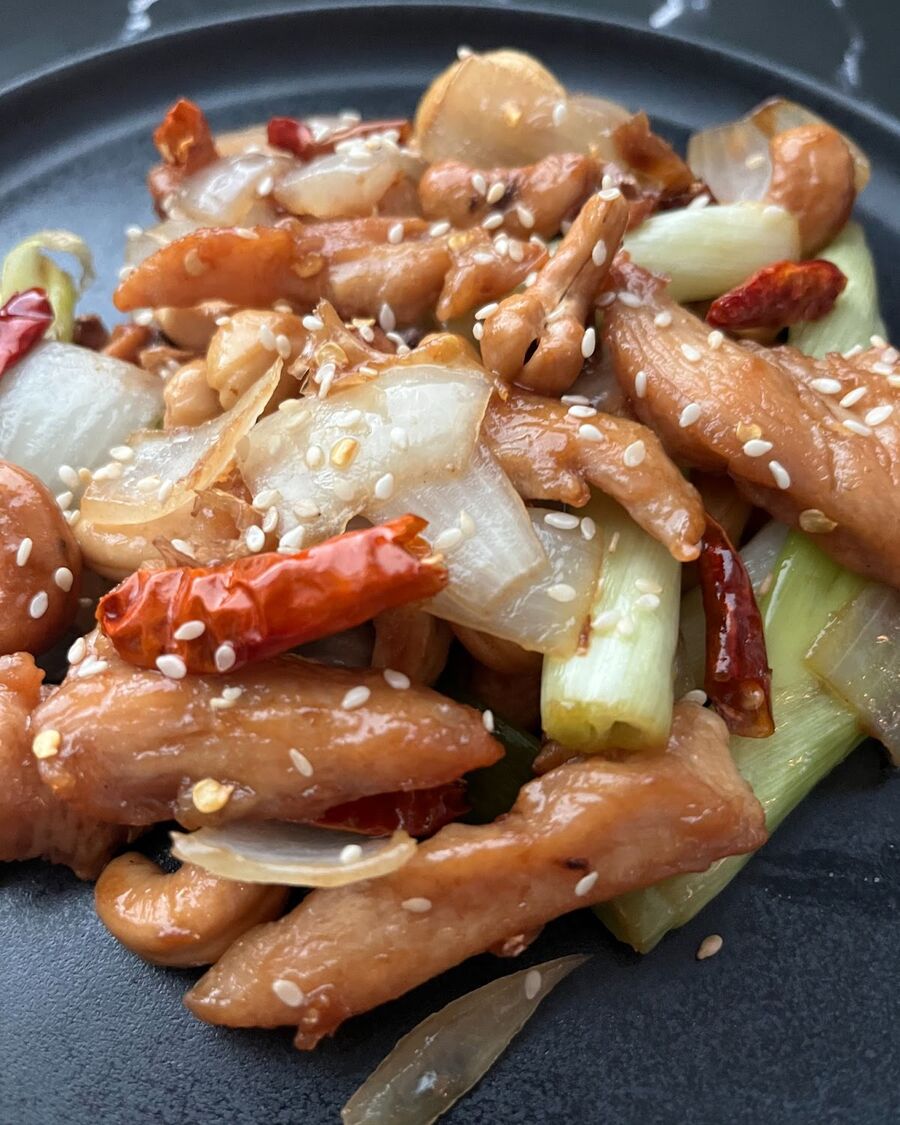 Sprinkle white sesame seeds over the dish as a garnish. Serve and enjoy Thai Cashew Chicken with Jasmine rice.