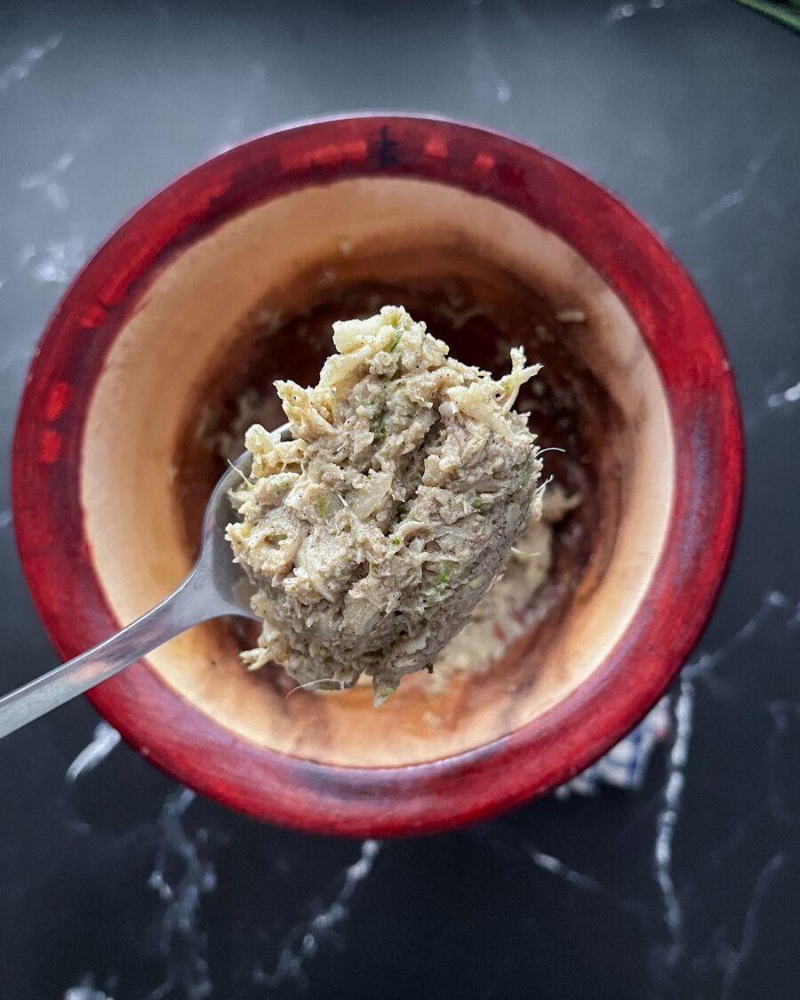 After pounding the garlic and coriander roots together well, add 2 tablespoons of ground pepper and 1 tablespoon of salt into the mixture. Continue to mix them until they are thoroughly combined.