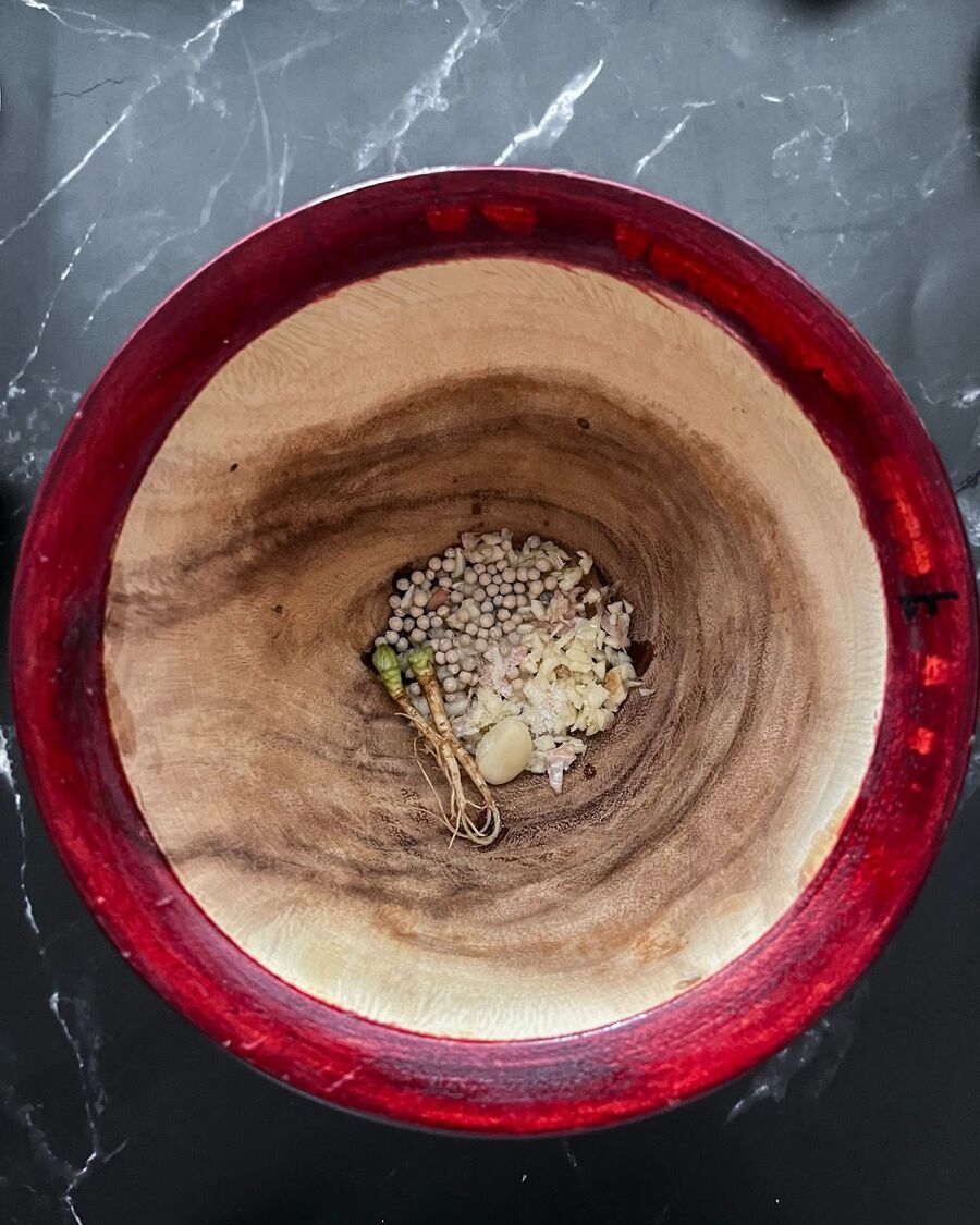 Pound the garlic, coriander roots, and white ground pepper together.