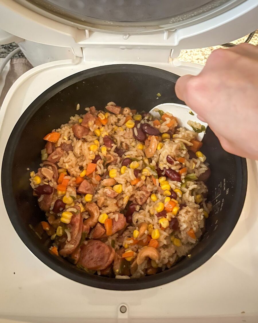 After it's finished, delicately fluff the rice and thoroughly mix all the ingredients before serving.