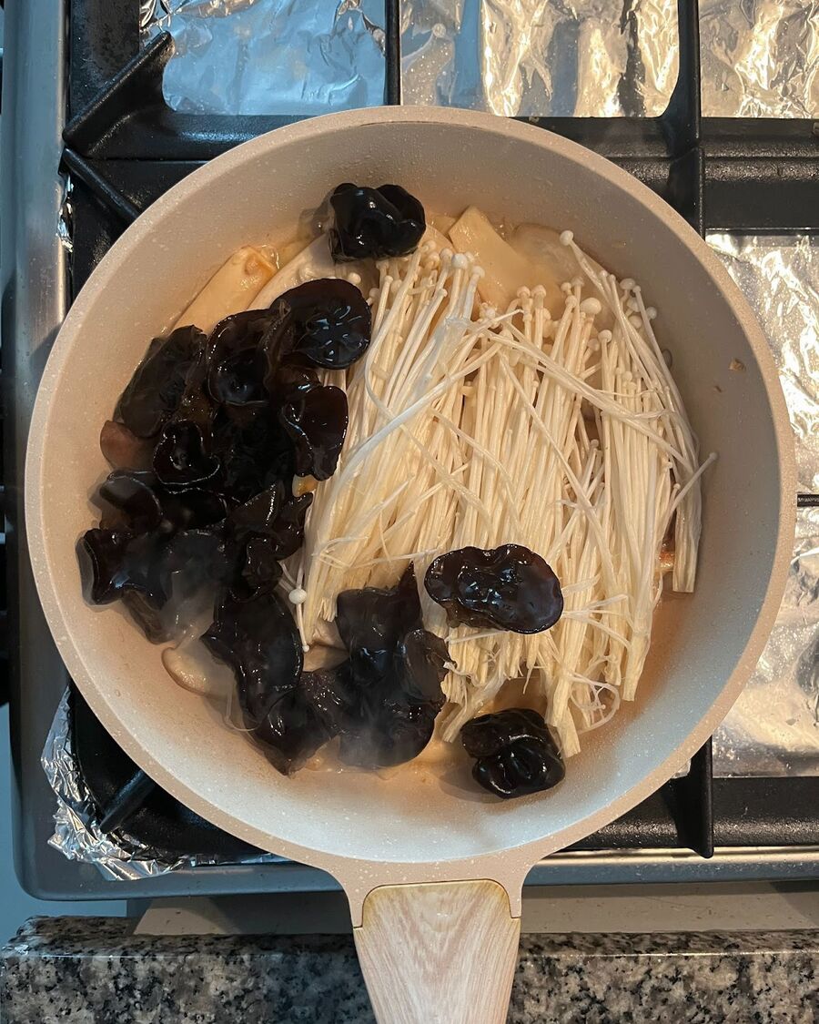 Add all the remaining mushrooms and combine them together.