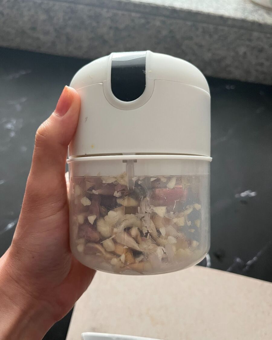 As the spare rib soup simmers, take the opportunity to prepare the minced garlic using a food processor.