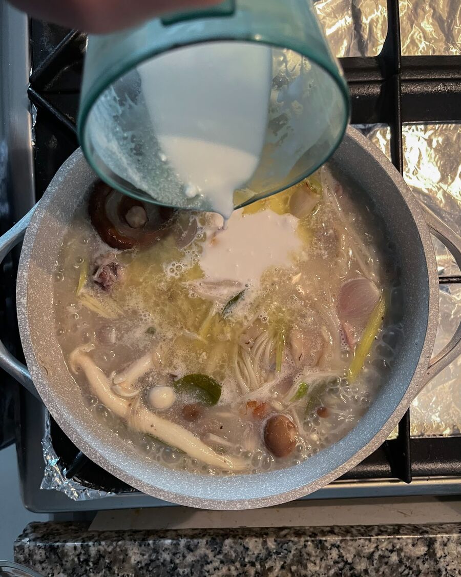 When everything is soft and emanates a delightful aroma, add the coconut milk to the soup and stir well.