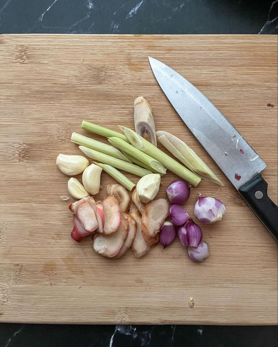 Cut all the herbs into small pieces.
