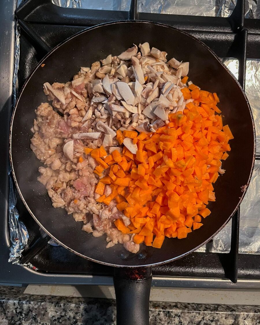 Add the minced chicken mixture and stir for a few minutes. Then add the carrot and mushroom, stirring until they are soft and well combined.
