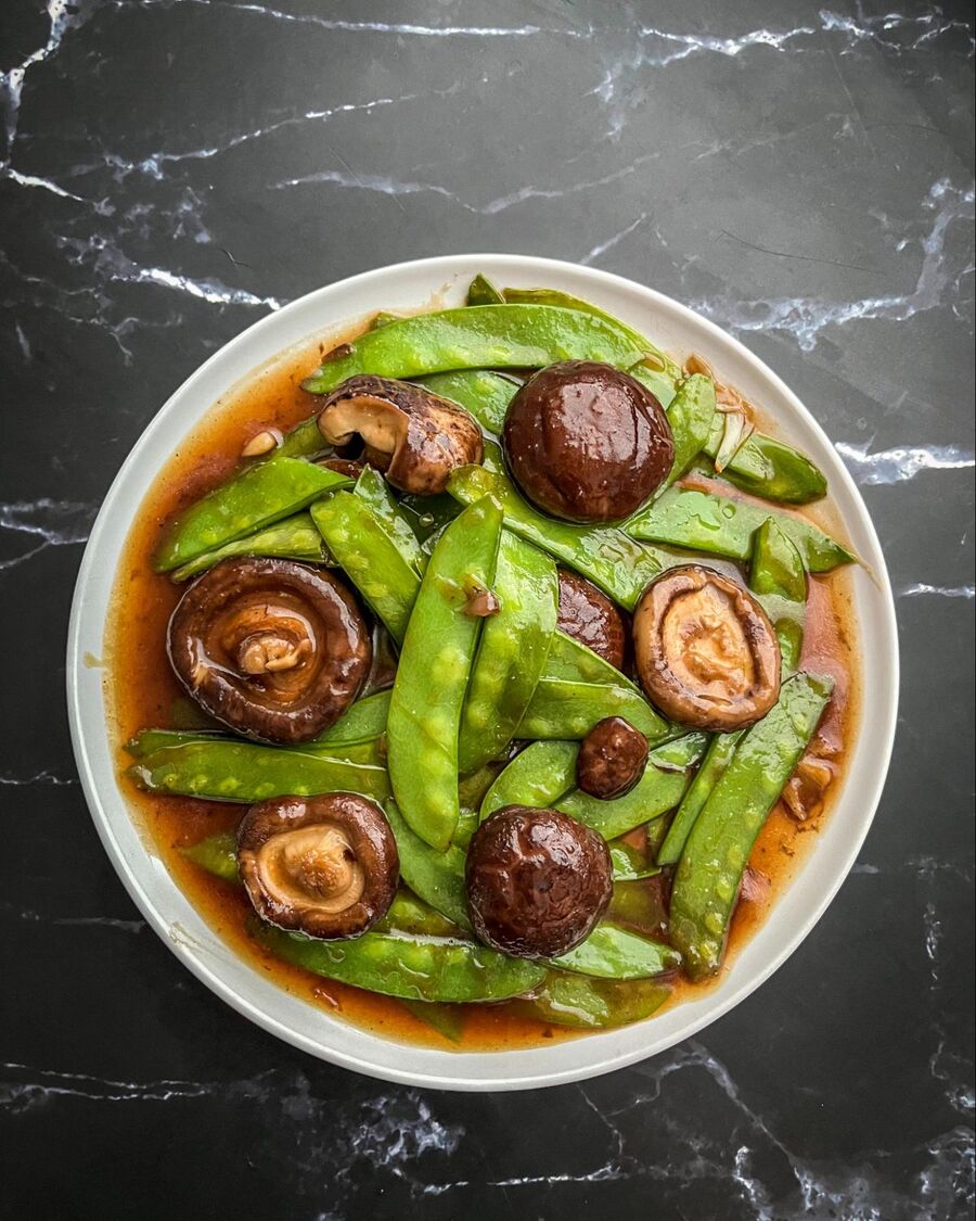 That’s it! Enjoy your very own Thai-style stir-fried snow peas and mushrooms in an oyster sauce dish!