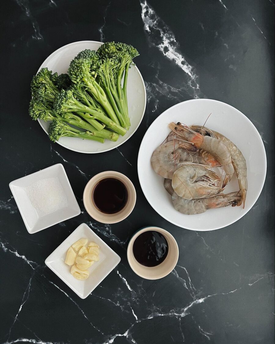 Start by gathering all the necessary ingredients for the Thai broccoli and shrimp stir-fry with oyster sauce. 