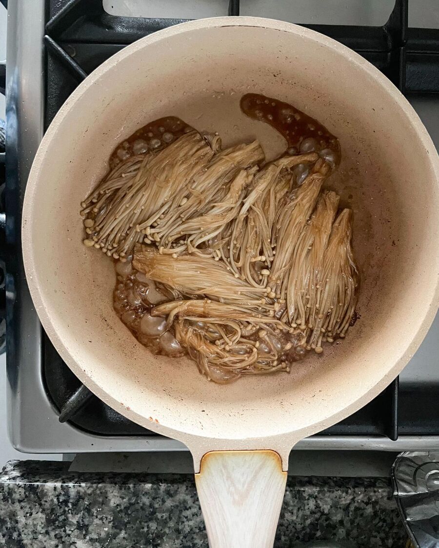 Wait until the sauce is nearly evaporated, then flip the mushrooms to grill the other side.