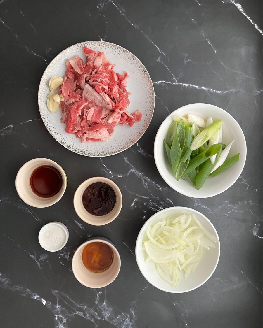 Start by gathering all the essential ingredients for the Sliced Wagyu Beef and Leek Stir-Fry.