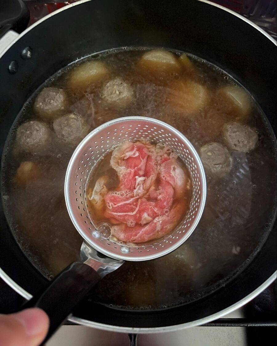 Boil the meat in the soup pot until fully cooked.