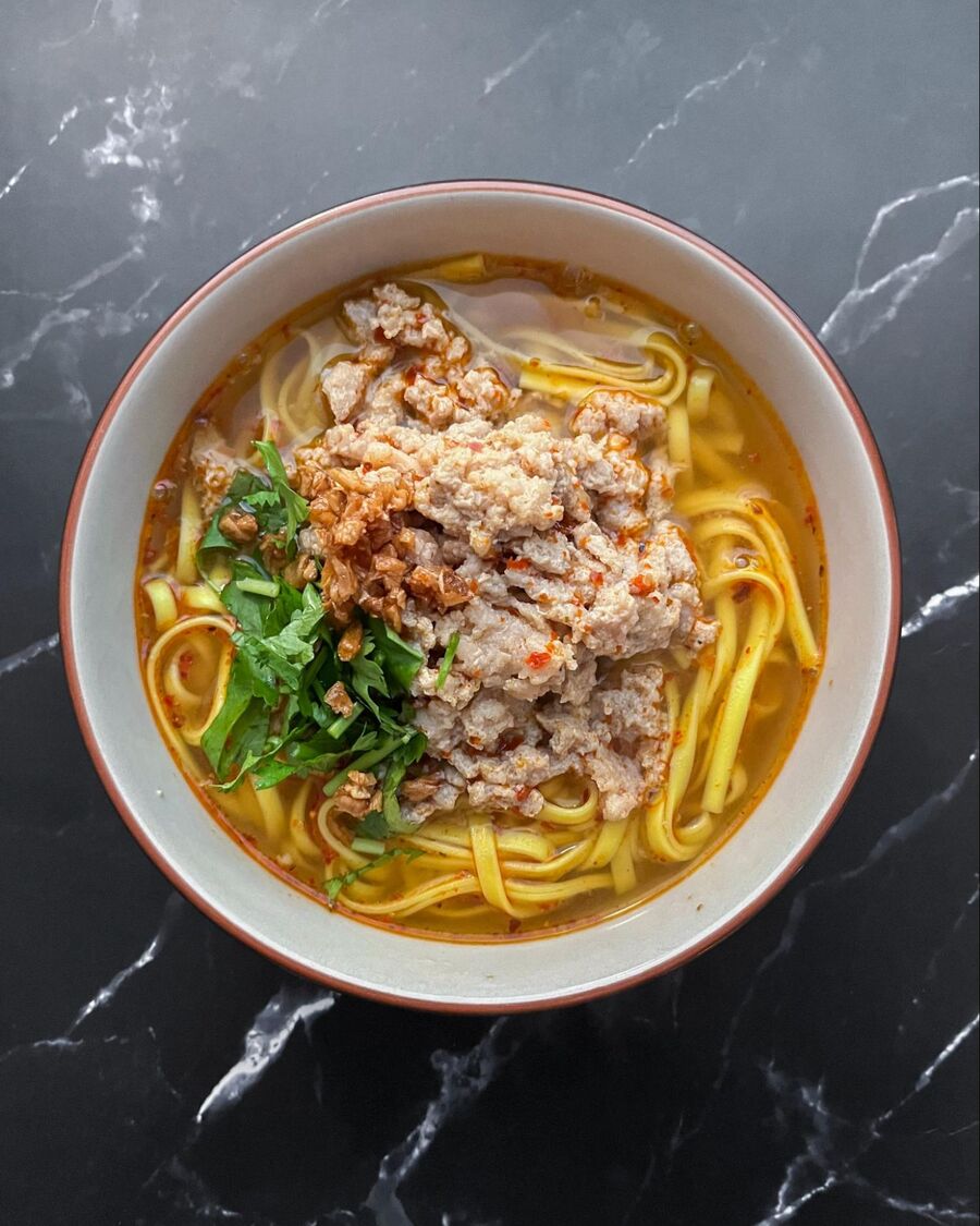 Once the noodles are ready, transfer them to a bowl and pour the hot Tom Yum soup over the top. Don’t forget to garnish with crispy fried garlic and fresh coriander. Serve hot—and enjoy!