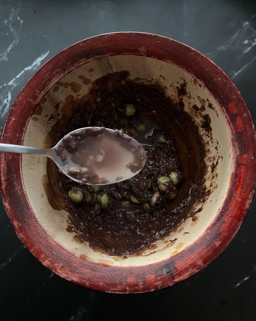 Add 2–3 teaspoons of cooled boiled water and mix until the mixture is smooth and well combined.
